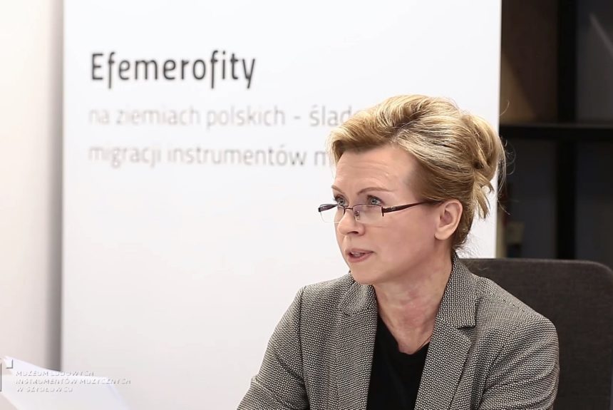 dr Aneta I. Oborny – „Muzealne podróże muzycznych artefaktów. Szydłowieckie zbiory – nowe treści w nowych przestrzeniach” (wideo)