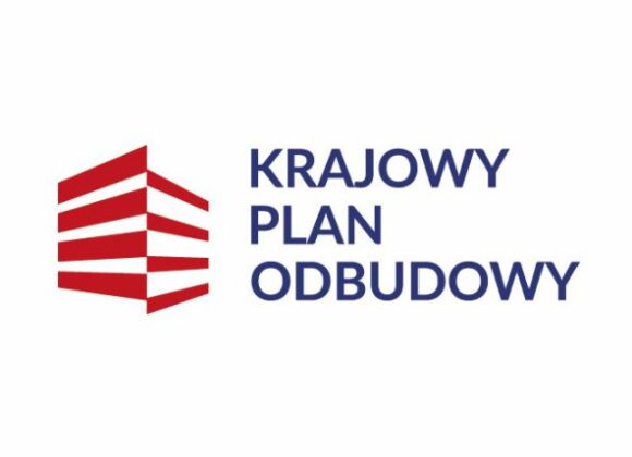 czerwony Logotyp i niebieski napis: Krajowy Plan Odbudowy