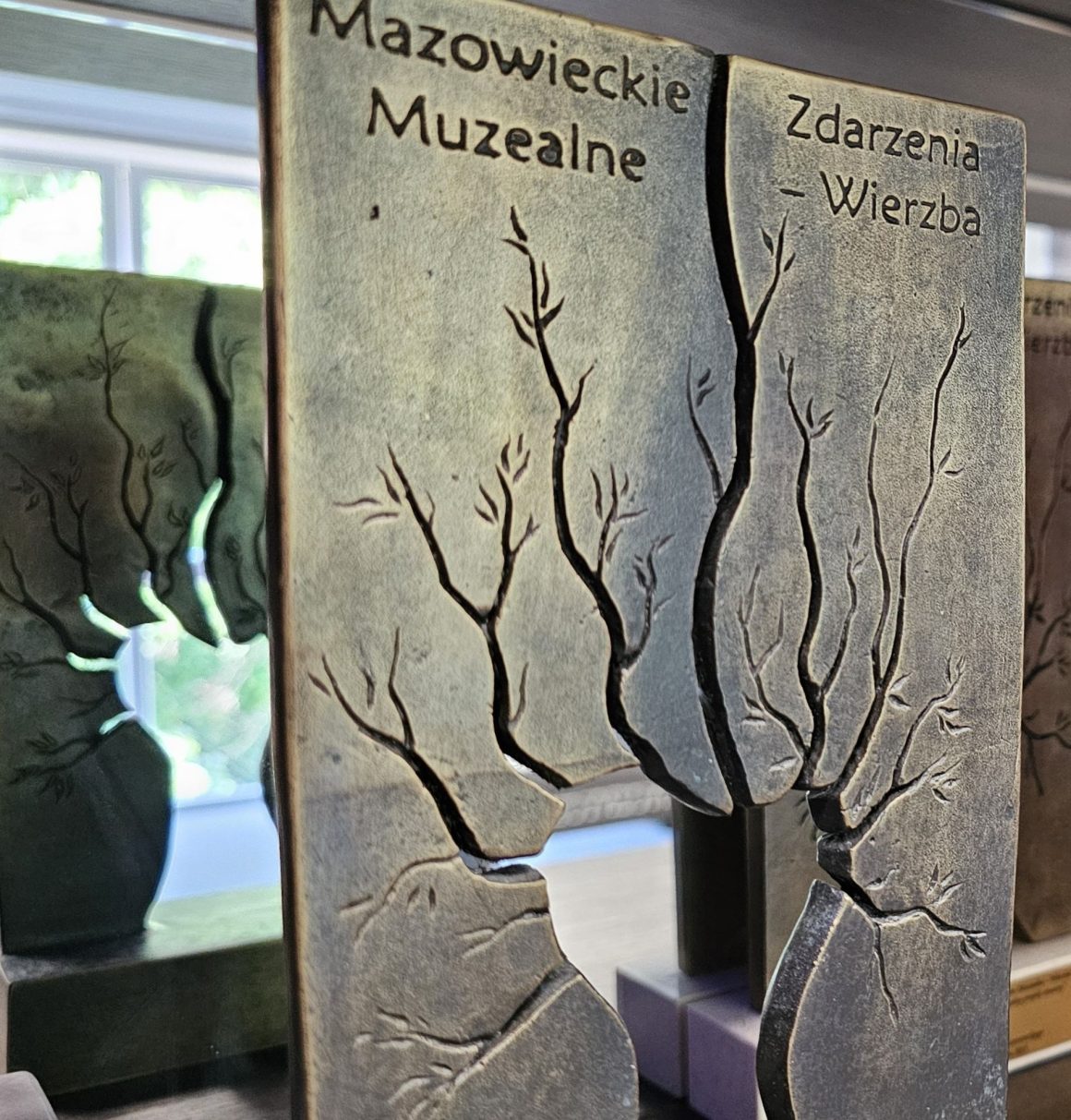 brązowa statuetka nagrody wierzba