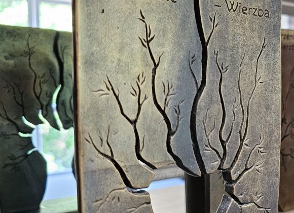 brązowa statuetka nagrody wierzba