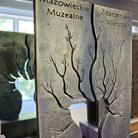 brązowa statuetka nagrody wierzba