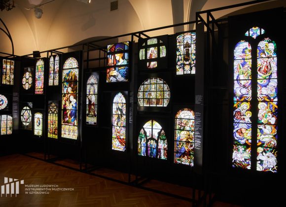Muzeum Ludowych Instrumentów Muzycznych w Szydłowcu Wystawa czasowa „Muzyka światła. Witraże. Od artefaktu do metafizyki”