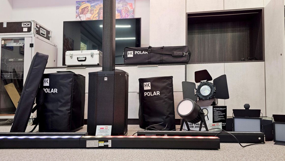 Sprzęt oświetleniowy i nagłośnieniowy zakupiony w ramach projektu „Zakup i dostawa wyposażenia optymalizującego warunki działalności Muzeum”, który otrzymał dofinansowanie ze środków Ministra Kultury i Dziedzictwa Narodowego z programu „Infrastruktura kultury”, ze środków pochodzących z Funduszu Promocji Kultury. Dodatkowe wsparcie zapewnił Samorząd Województwa Mazowieckiego, współfinansując projekt.