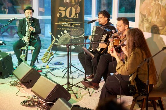 Zespół Czarnina podczas koncertu w Muzeum Ludowy Instrumentów Muzycznych