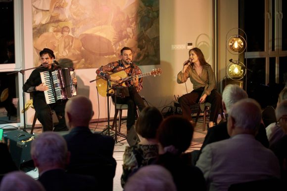 Zespół Czarnina podczas koncertu w Muzeum Ludowy Instrumentów Muzycznych