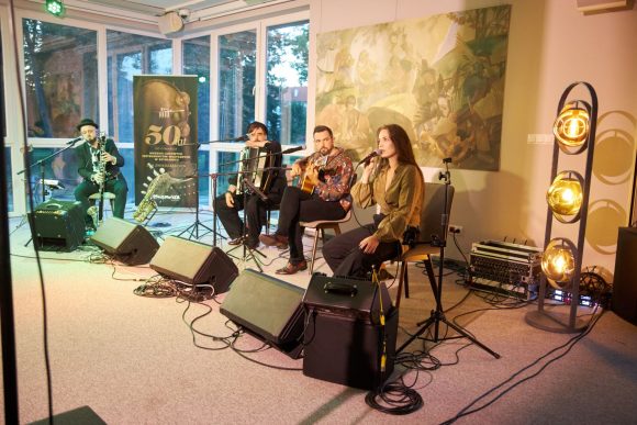 Zespół Czarnina podczas koncertu w Muzeum Ludowy Instrumentów Muzycznych