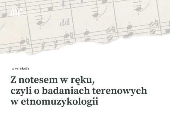 U góry nierówno urwany kawałek starego papieru nutowego. Na dole białe tło i czarny napis